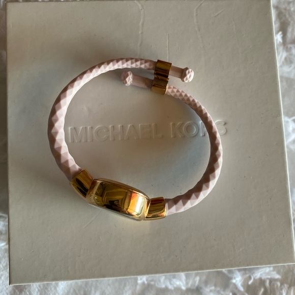 Michael Kors - Picture 4 of 4